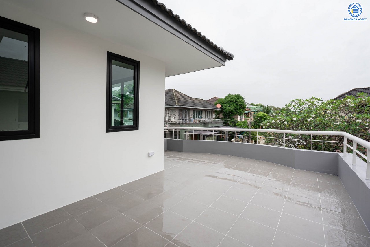 บ้านมือสองตกแต่งใหม่ ม.พิมาน ปิ่นเกล้า-กาญจนาภิเษก เนื้อที่ 64 ตร.ว. ฟังก์ชัน 3 ห้องนอน 4 ห้องน้ำ 1 ห้องแม่บ้าน จอดรถได้ 2 คัน บนทำเลเดินทางสะดวก ติดถนนกาญจนาภิเษก เชื่อมต่อหลายเส้นทาง ใกล้ทางด่วน "กาญจนาภิเษก" รถไฟฟ้า "สถานีหลักสอง" และเดอะมอลล์บางแค...